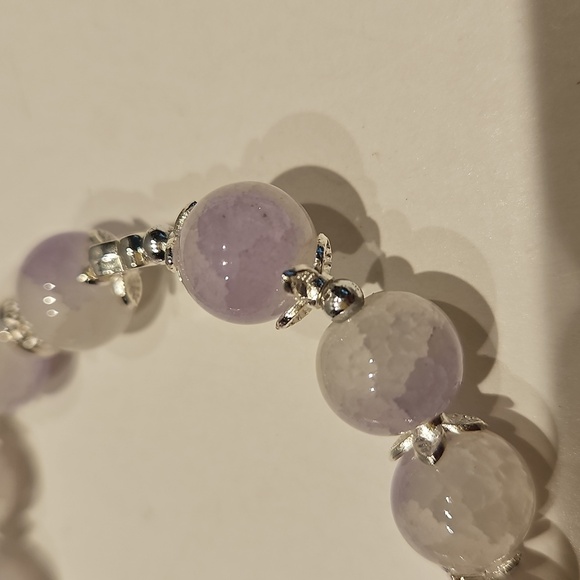 3 Lavender Tone, White & Clear Beads w/ Silvertone Accents Stretch Bracelets. - Picture 6 of 14